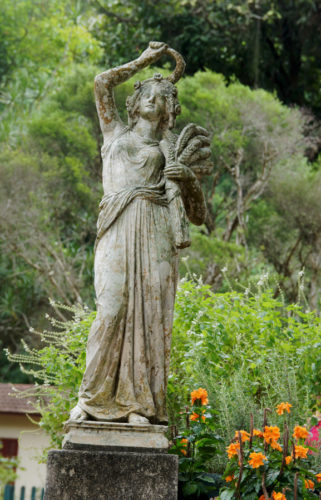 statue in jardim botanico