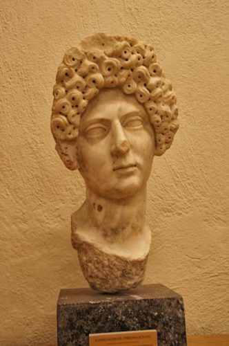museum head