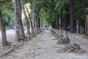 broken pavements in chisinau